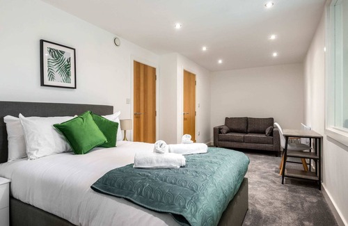 Rotherham Apartamento | Modern 2 Bed Riverside Apartment with Balcony