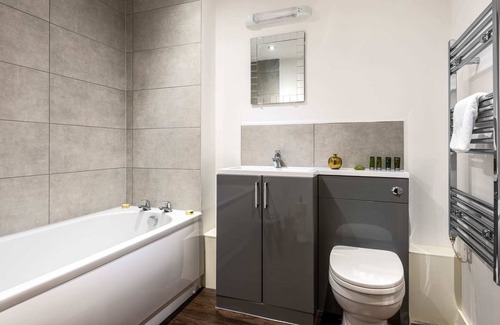 Rotherham Apartamento | Modern 2 Bed Riverside Apartment with Balcony