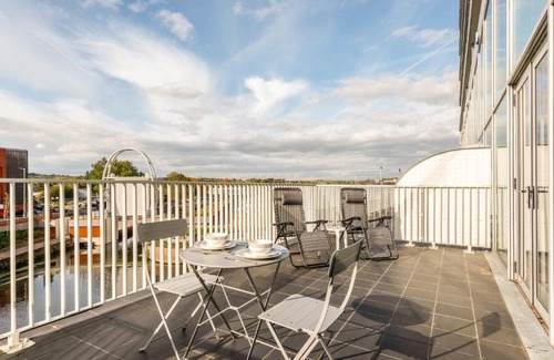 Rotherham Apartamento | Modern 2 Bed Riverside Apartment with Balcony