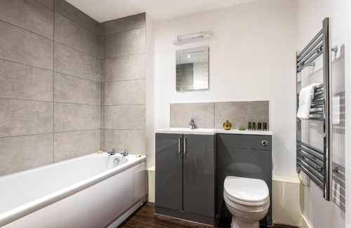 Rotherham Apartamento | Modern 2 Bed Riverside Apartment with Balcony