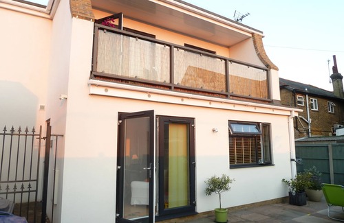 Tankerton Casa | Moderna casa de 2 camas (hasta 4 personas), a 50 metros del mar