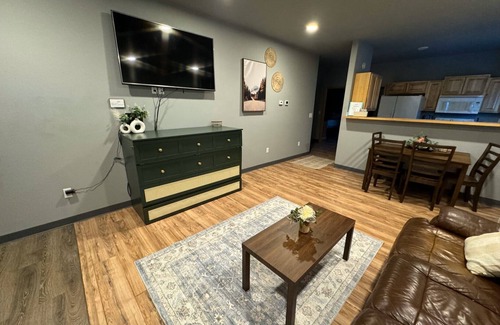 Fairbanks Apartamento | Modern 2-bed with full kitchen, in-unit laundry, and off-street parking. Near downtown Fairbanks.