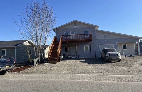Fairbanks Apartamento | Modern 2-bed with full kitchen, in-unit laundry, and off-street parking. Near downtown Fairbanks.