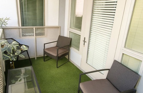 NoHo Arts District Apartamento | Modern 2-bedroom in Los Angeles 5 minutes from Universal Studios