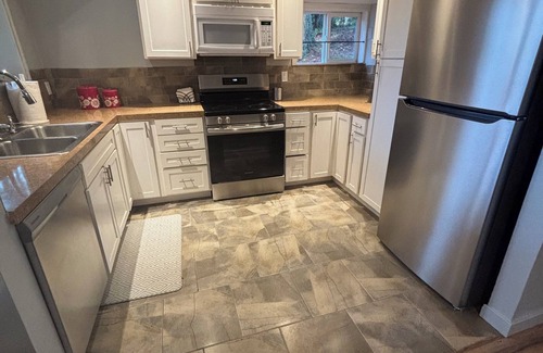 Olympia Casa | Modern 2 bedroom, 1 bath bright unit with Stunning Sunrises.
