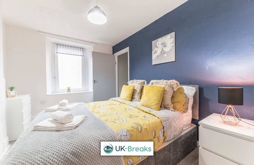 Egremont Apartamento | Modern, 2 bedroom, 1st floor apartment. 24hr check-in. Fast Wi-fi.
