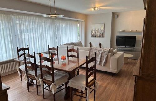 Blankenberge Apartamento | Modern 2-bedroom apartment within walking distance of the city centre and the beach T209
