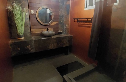 Noord Apartamento | Modern 2-Bedroom Apartment with AC & WiFi in Central Paramaribo