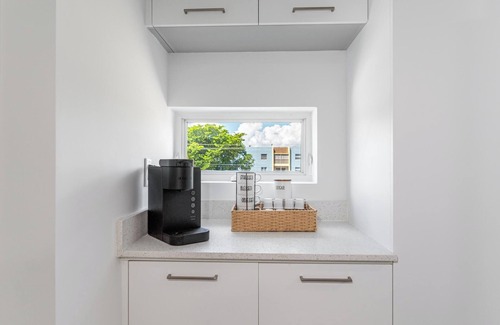 Parkside Apartamento | Modern 2-bedroom apartment w/Pool near beach and airport
