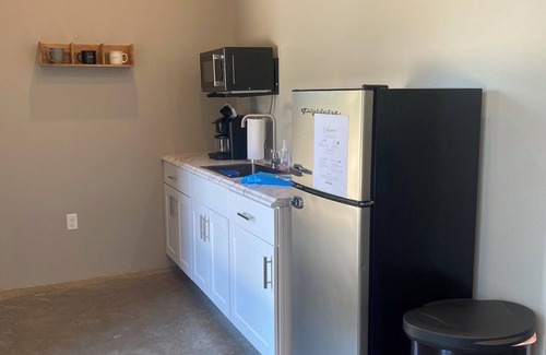 Mount Vernon Cabaña | Modern 2-bedroom cottage in tranquil downtown Mount Vernon!