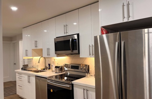 Richmond Hill Casa | Modern 2 Bedroom 1 Parking Basement Unit