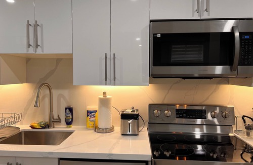 Richmond Hill Casa | Modern 2 Bedroom 1 Parking Basement Unit