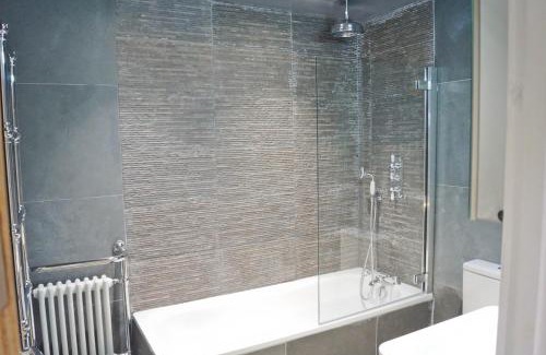 Bournemouth Apartamento | Modern 2 bedroom central property with private parking