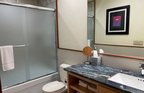 Redway Casa | Modern 2 Bedroom❤️Chef’s Kitchen🔥