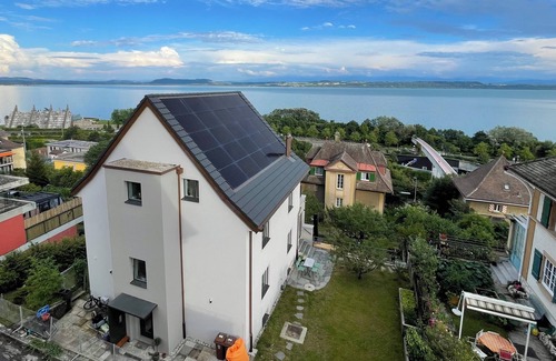 Neuchatel Apartamento | Modern 2 bedroom flat in town with lake views