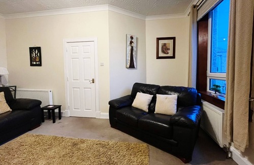Methil Apartamento | Modern 2 Bedroom Flat Near Train & Bus stations & near beach