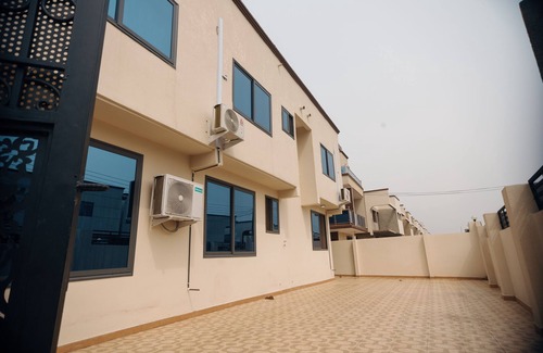 Aiyimensa Casa | Modern 2 bedroom fully furnished townhouse in a gated community near Aburi