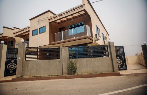 Aiyimensa Casa | Modern 2 bedroom fully furnished townhouse in a gated community near Aburi