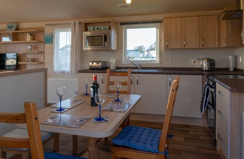 New Forest District Casa | Moderna caravana de 2 dormitorios con vistas al mar en el 5 * Hoburne Naish Holiday Park
