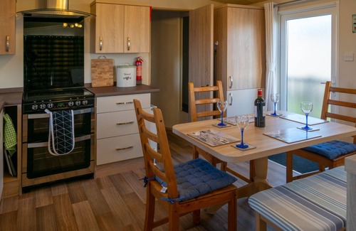 New Forest District Casa | Moderna caravana de 2 dormitorios con vistas al mar en el 5 * Hoburne Naish Holiday Park