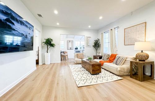 Westwood Casa | Modern 2-Bedroom Gem Close to Beverly Hills - DOH2