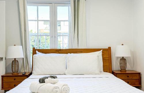Westwood Casa | Modern 2-Bedroom Gem Close to Beverly Hills - DOH2