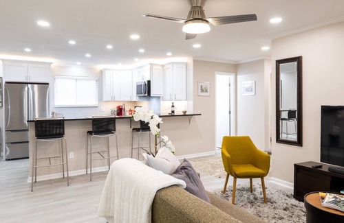 New Richmond Apartamento | Modern 2 Bedroom in Beautiful River Town Near City