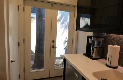 City Park West Casa | Modern 2-bedroom in West City Park Neighborhood