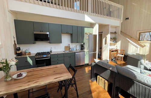 Lansing Casa | Modern 2-bedroom mountain house in brilliant Lansing