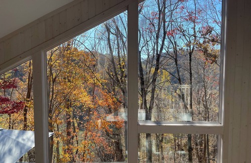 Lansing Casa | Modern 2-bedroom mountain house in brilliant Lansing