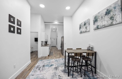 Creston Heights Casa | Modern 2-Bedroom Retreat! AC, WiFi, Laundry + Parking – Close to Downtown