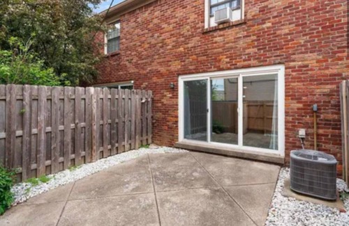 Evansville Casa | Modern 2 bedroom townhome great location Evansville near hospitals, University