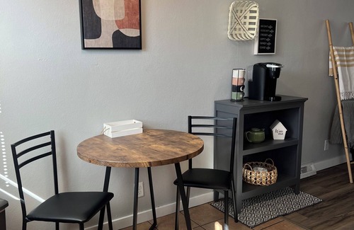 Quad Cities Casa | Modern 2-bedroom townhouse in charming Davenport with WiFi, AC.