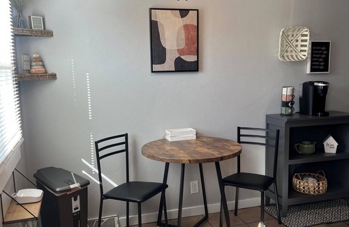 Quad Cities Casa | Modern 2-bedroom townhouse in charming Davenport with WiFi, AC.