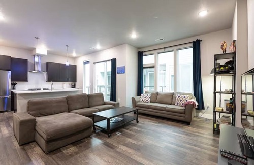 Five Points Casa | Modern 2-bedroom townhome w/ rooftop patio in brilliant Denver