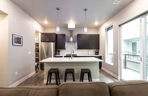 Five Points Casa | Modern 2-bedroom townhome w/ rooftop patio in brilliant Denver