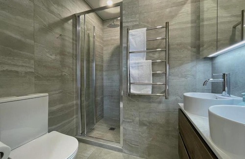 Grey Lynn Casa | Modern 2-Bedroom Townhouse in Grey Lynn