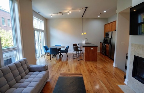 Southeast Omaha Casa | Modern 2 bedroom Townhouse, steps to the Old Market. Ideal Location