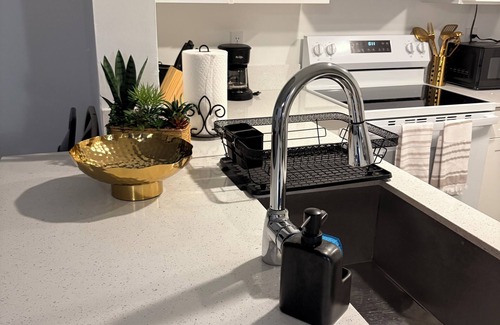 Sunrise Apartamento | Modern 2-bedroom UNIT withBEAUTIFUL FINISHES.