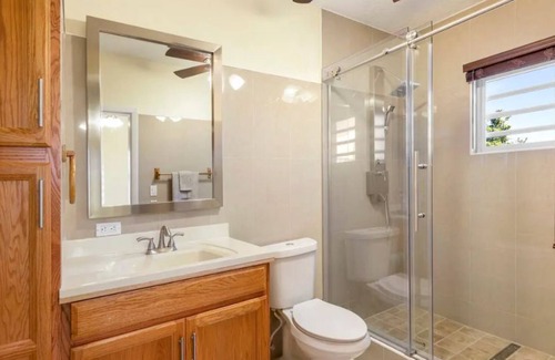 Blowing Point Casa | Modern 2- bedroom Vacation Unit near beaches