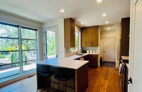 Gig Harbor Casa | Modern 2-bedroom with views on acreage w/sport court/pickle-ball on Fox Island