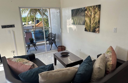 Municipio Consuelo Apartamento | Modern 2-bedroom with WiFi and AC in tranquil Consuelo