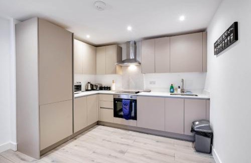 Camberley Apartamento | Modern 2 Bedrooms Apartment 01 Town Centre Camberley