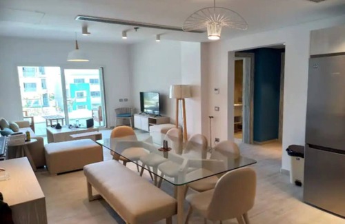 Ad-Dab'ah Chalet De Esquí | Modern 2 Bedrooms Serviced Apartment - Pool & Sea View
