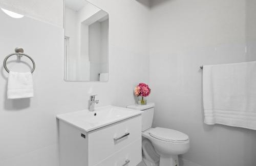 Manati Apartamento | Modern 2 Br Apt Great Location Smart Tv Ac
