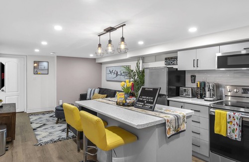 Humber Bay Apartamento | Modern 2 BR Full Kitchen Fireplace 15 mins to CNT