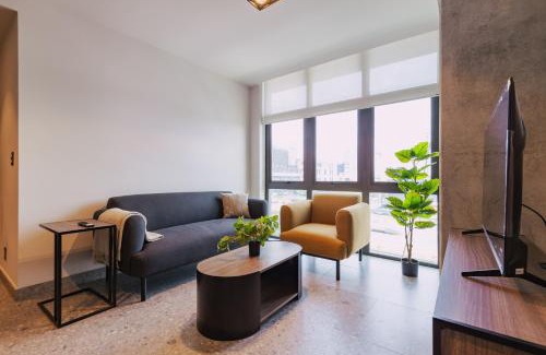 Miguel Hidalgo Apartamento | Modern 2-BR Retreat w Gym & Pool VIATO HOMES
