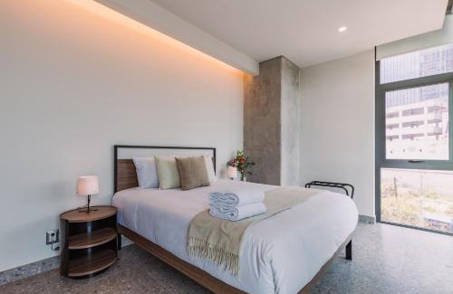 Miguel Hidalgo Apartamento | Modern 2-BR Retreat w Gym & Pool VIATO HOMES