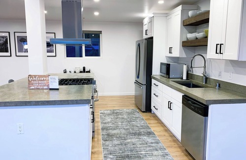 Seattle Metro Area Casa | Modern 2 BR, Spacious Guesthouse in Seward Park/Columbia City Next to Lake WA