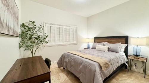 San Jose Casa | Modern 2 BR, Unwind in a Prime Location, with Parking